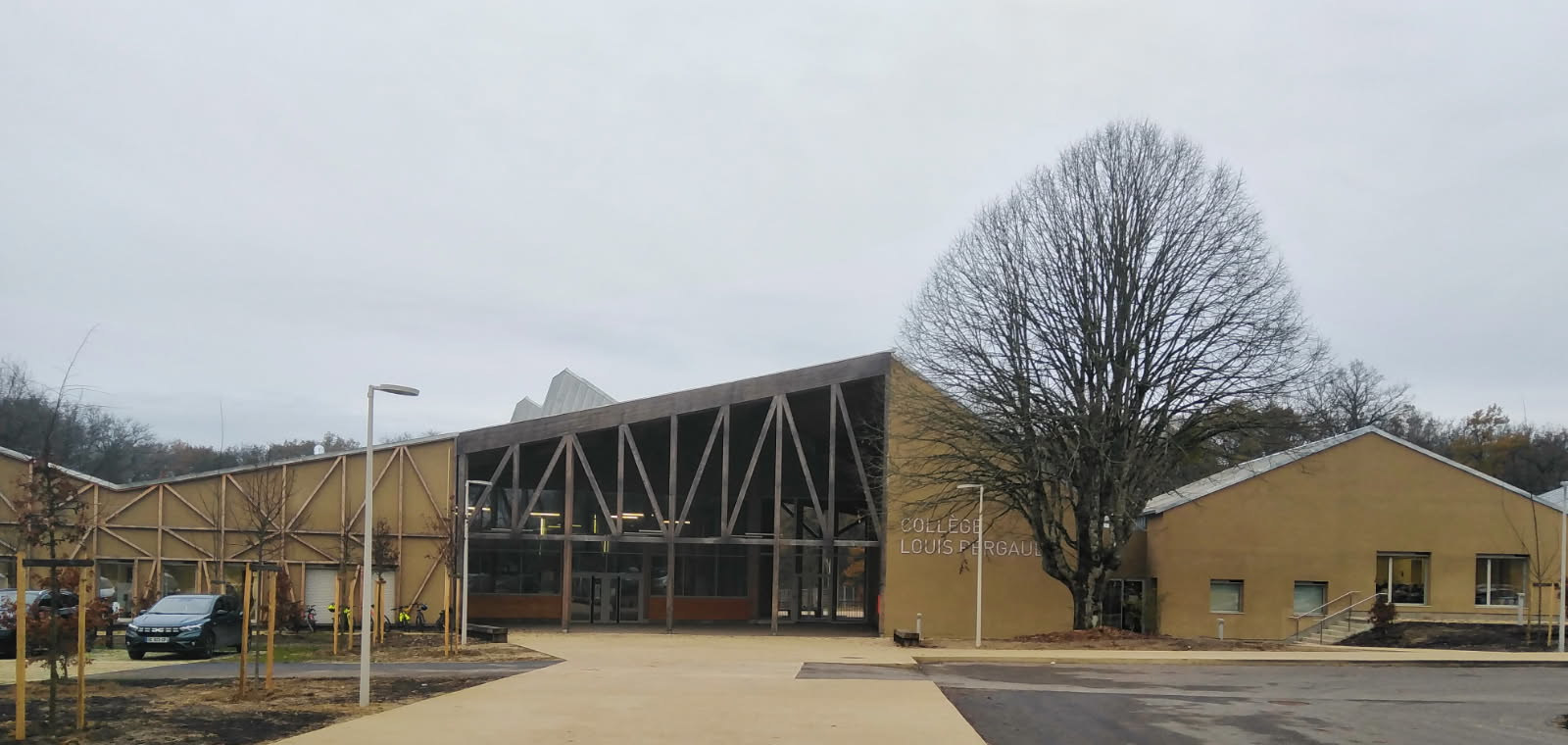 Entrée du collège de Neung-sur-Beuvron